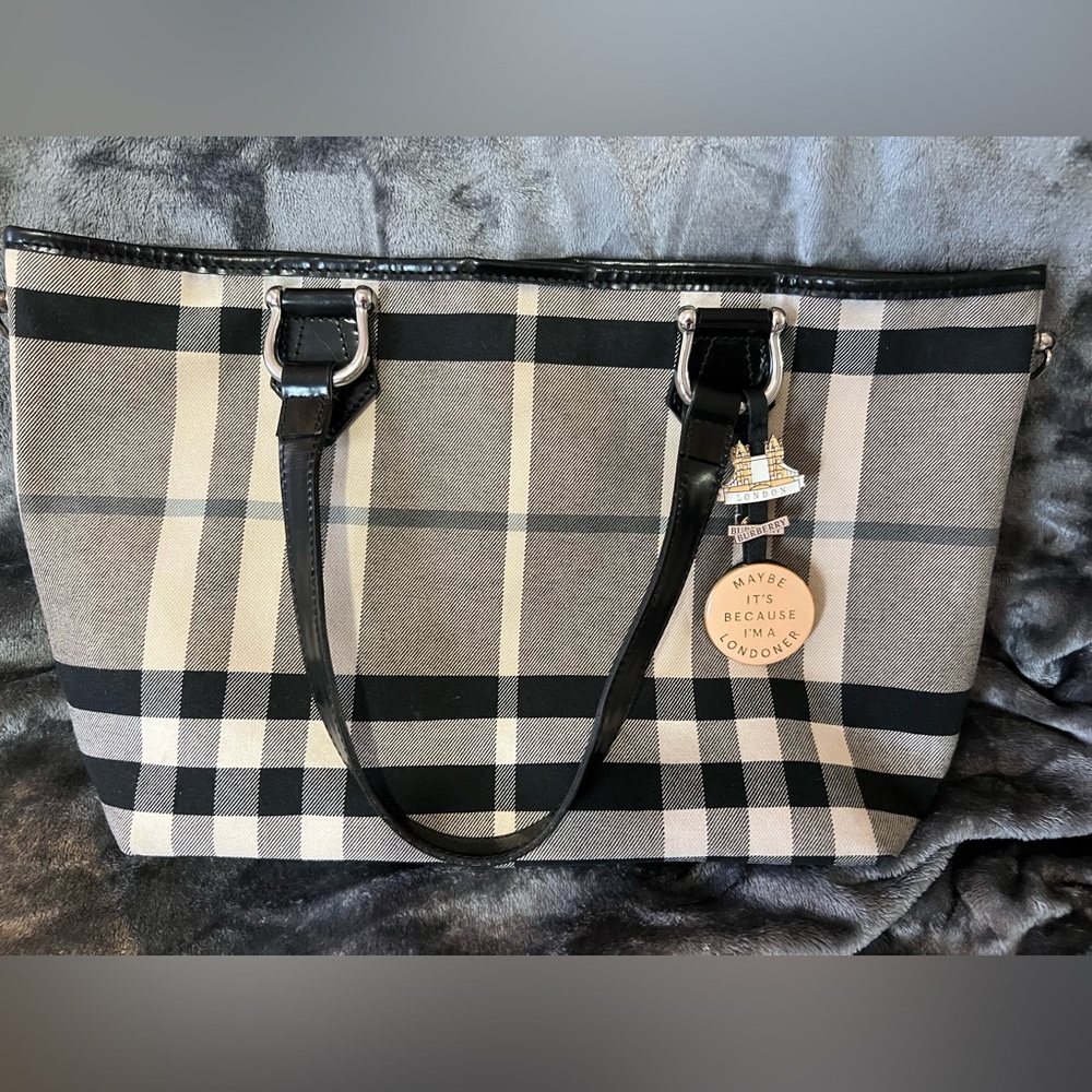 Sold***Burberry authentic shoulder bag - Picture 2 of 14